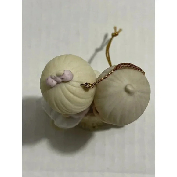 Precious Moments 1989 LOVE ONE ANOTHER Porcelain Bisque Ornament 522929 - Picture 6 of 8